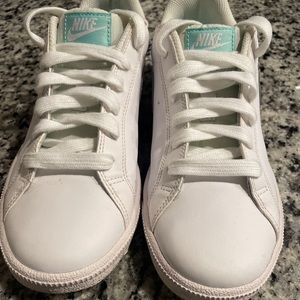 Nike Court Majestic Women’s Shoe